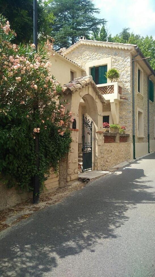 Le Jardin Apartment Greoux-les-Bains Bagian luar foto